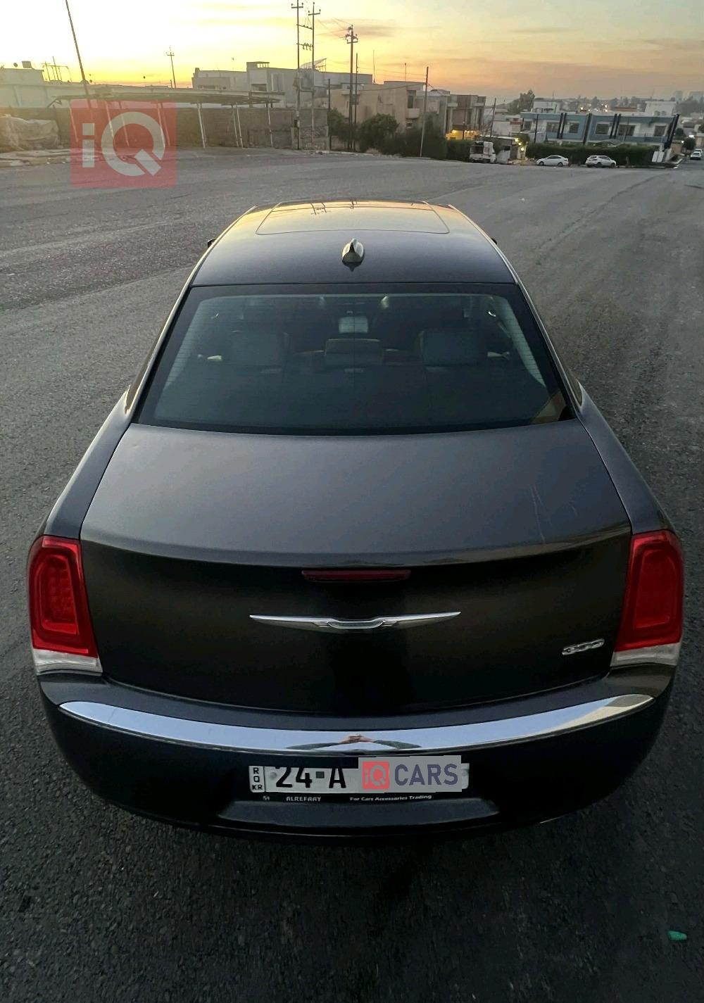 کرایسلەر 300